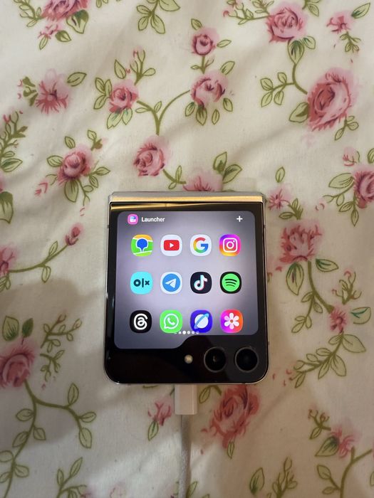 Пролаётся галакси z flip 512гб