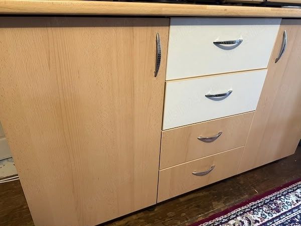 Mobilier bucătărie din pal melaminat