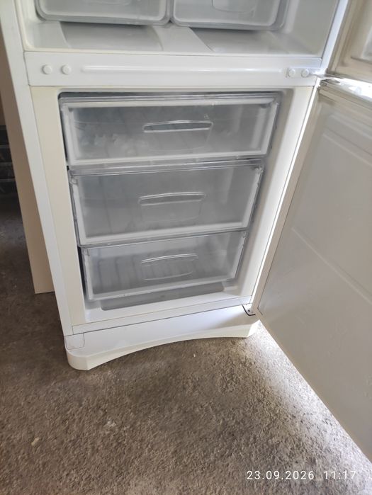 Продается Холодильник indesit