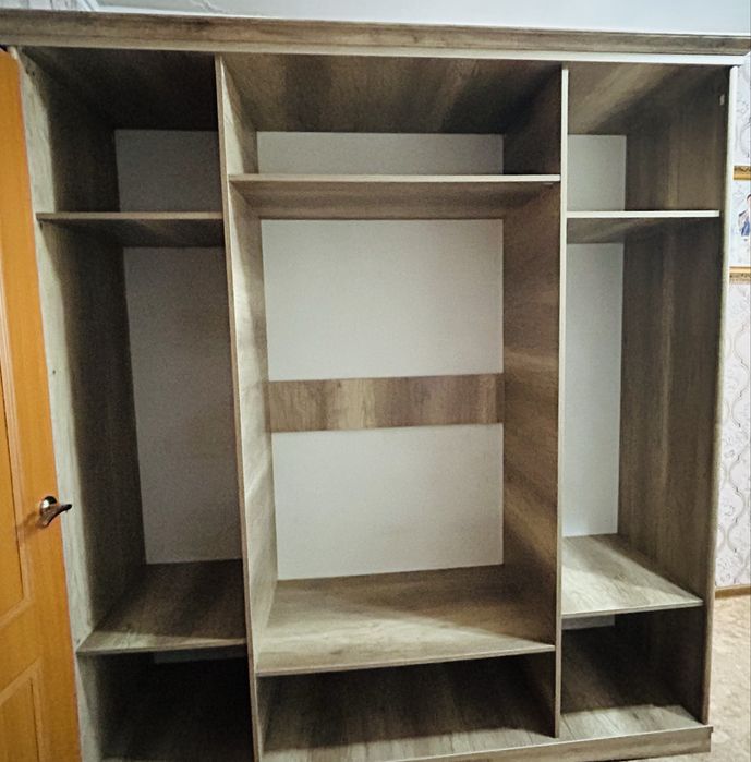 Продам спальный гарнитур в отличном состояний.