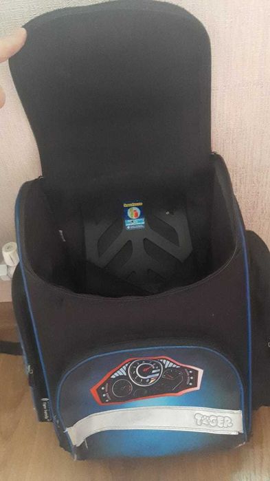 Школьный рюкзак автомашина