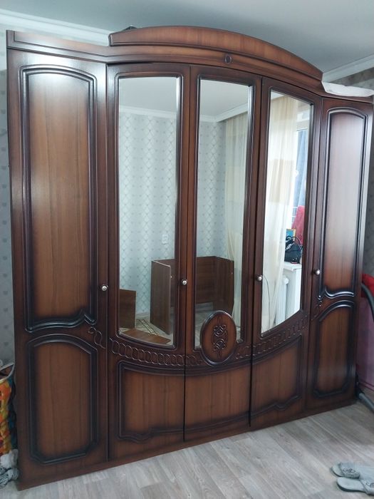 Продам  5 дверный шкаф
