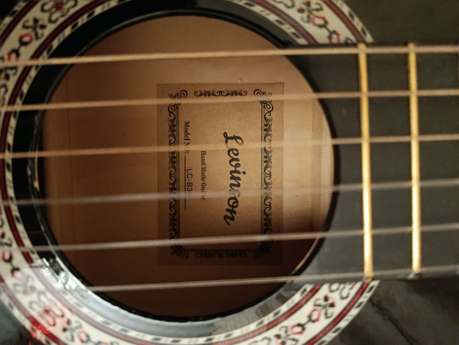 Акустическая гитара