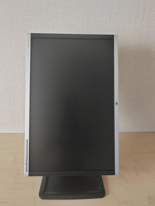 Монитор HP Compaq LA2405X