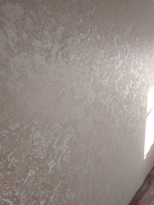 Поклейка  обоев, покраска потолков, стен.