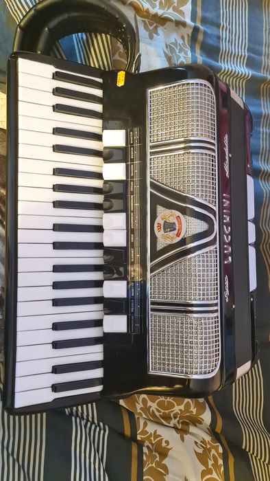 Acordeon super luccini  italian 130 basi, 13 registre