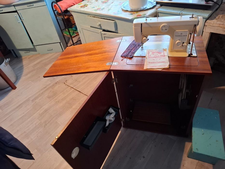 Продам швейную машину