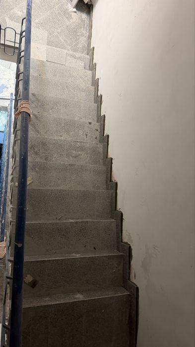 Renovari scari de bloc, Spatii birouri, spatii industriale. Zugraveli