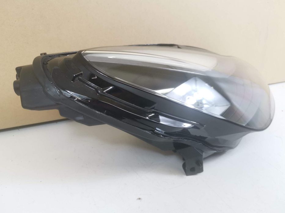 Тесла Модел 3 / Tesla Model 3 Дясна фара Full Led. Оригинална. В добро