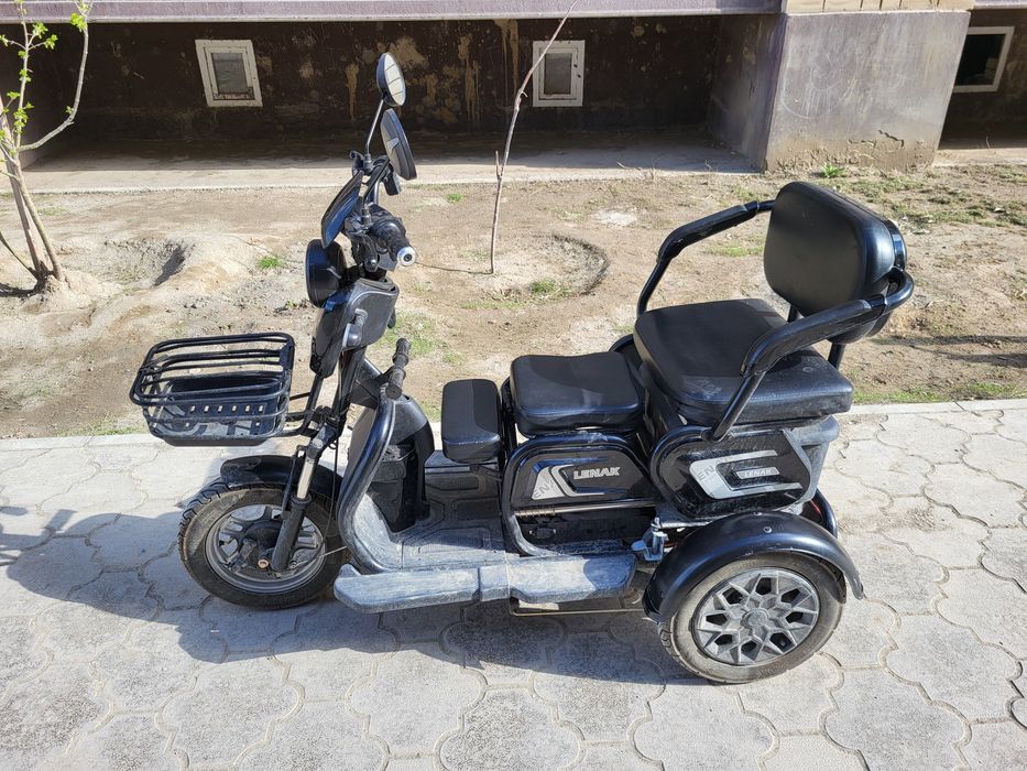 Электроскутер Lenak чёрный