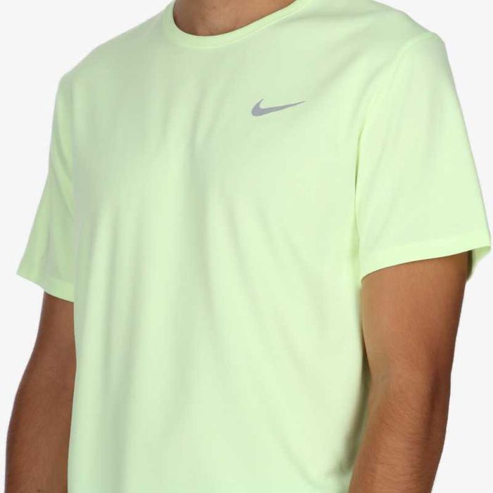 НОВА оригинална електриково зелена тениска за бягане NIKE Running Dri-Fit с UV филтър размер L от САЩ