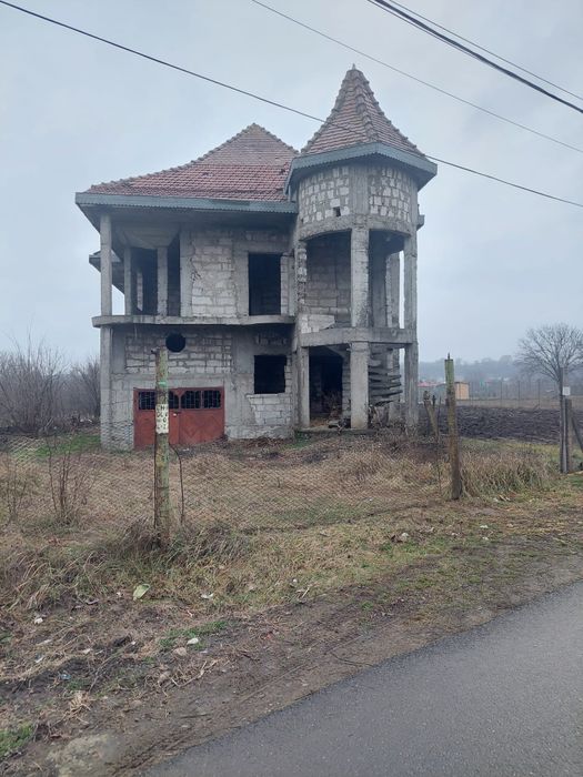 Casa de vanzare cu etaj