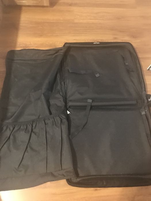 Geanta pentru haine pe umeras