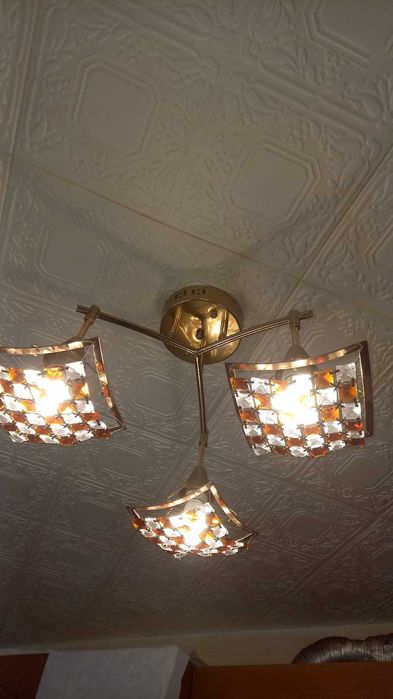 Продам люстру 3-х рожковую