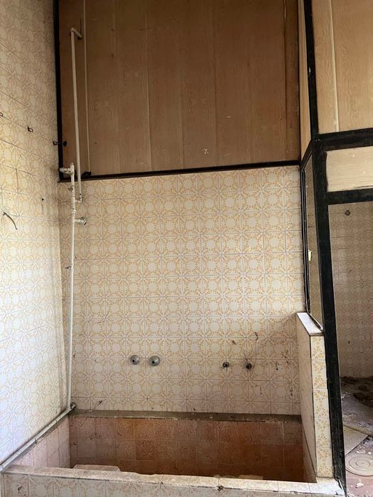 Самостоятелен имот (бивше училище)