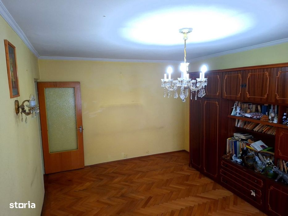 2 camere Eremia , Decomandat / Centrală , Amplasament DEOSEBIT!