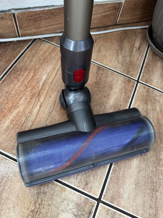 Dyson V10