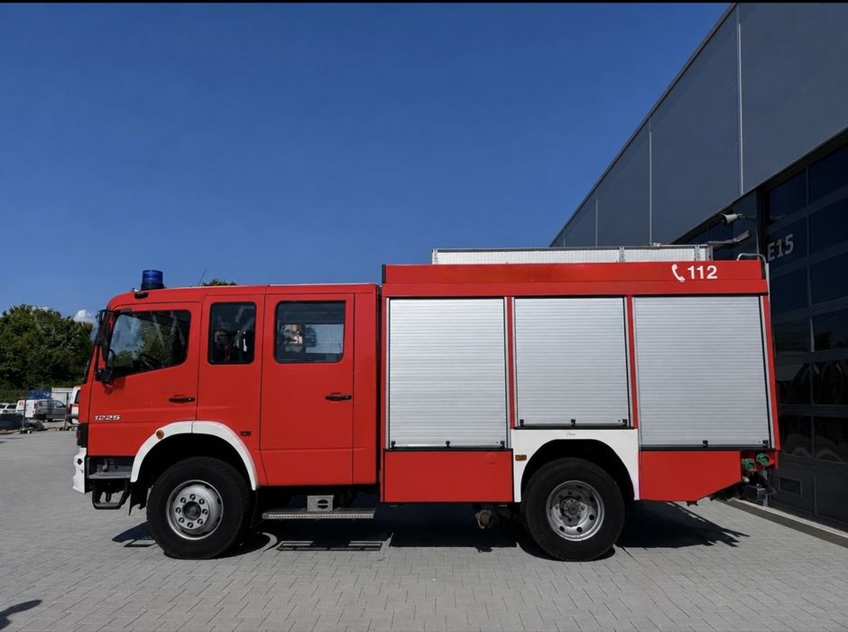 Autospeciala Pompieri Mercedes Benz Atego 4x4, an 2004, cu 2000 L apă + 100 L spumă
