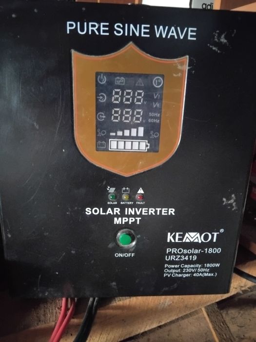 Kit fotovoltaic invertor 1800wati Kemout ,2 panouri 285 wati și 2 bateri cu gel