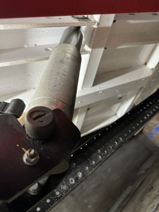 Vand semi sasiu si cilindru si pompa basculare 7.5 t iveco