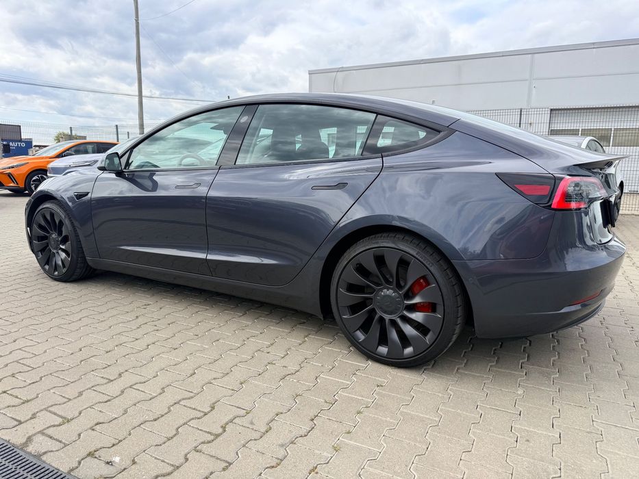 Tesla Model 3 Primul proprietar