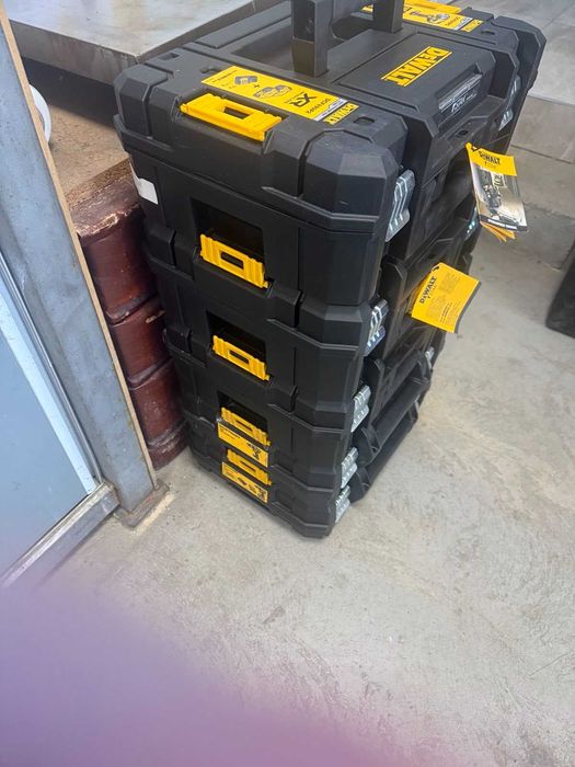 Кутии за инструменти DEWALT