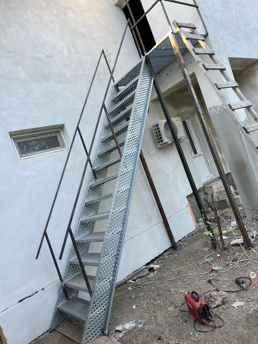 scarii metalice zincate exterioare și pentru incendii , platforme