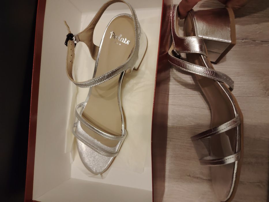 Сребристи сандали