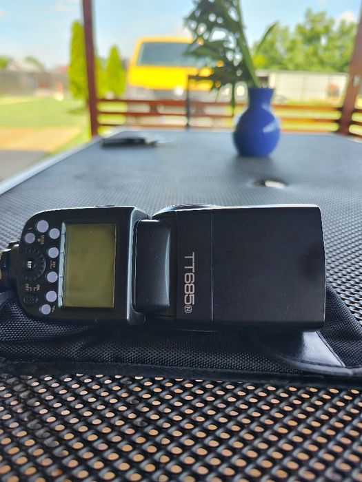Vând blitz Godox TT 685 Nikon