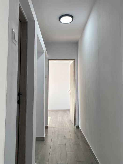 Apartament 3 camere- Câmpina,zonă centrală,renovat comple,et. 2/4