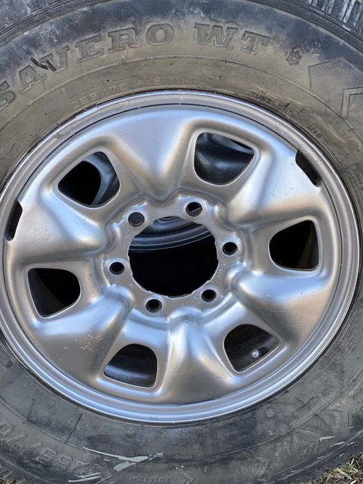 Гуми с джанти за Toyota Hilux/Land cruiser 16 цола