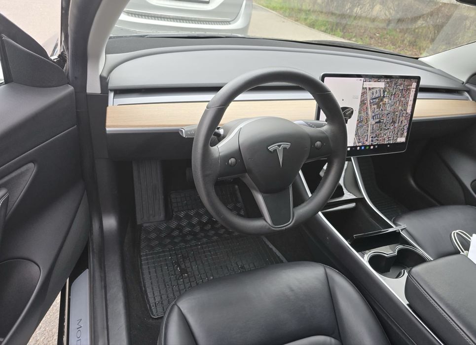 Inchiriere Tesla 3 Bolt/Uber