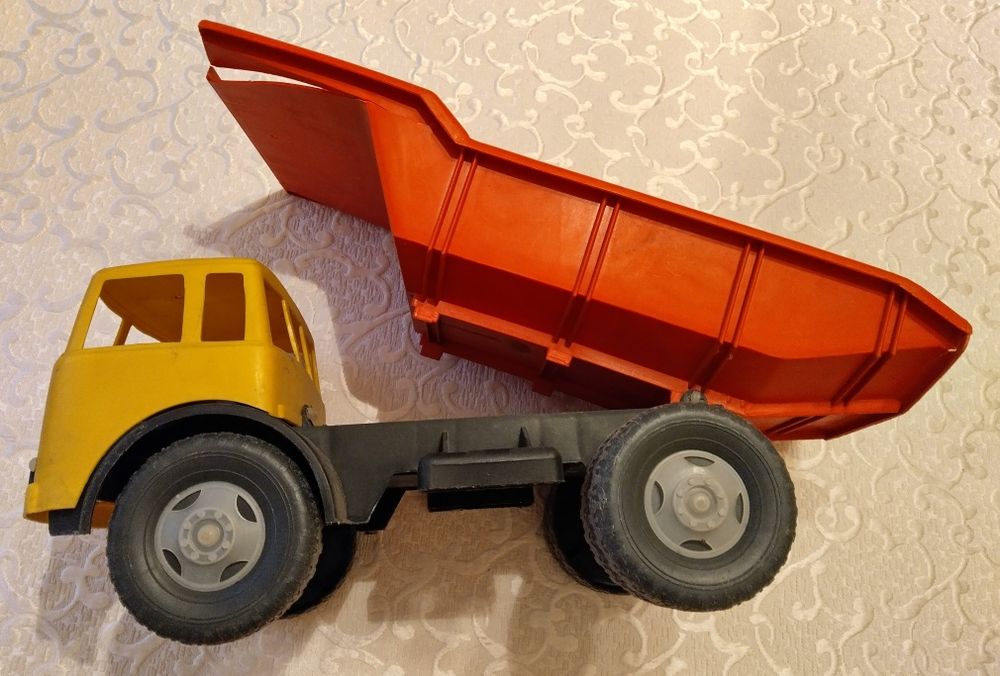 Ретро детски самосвал