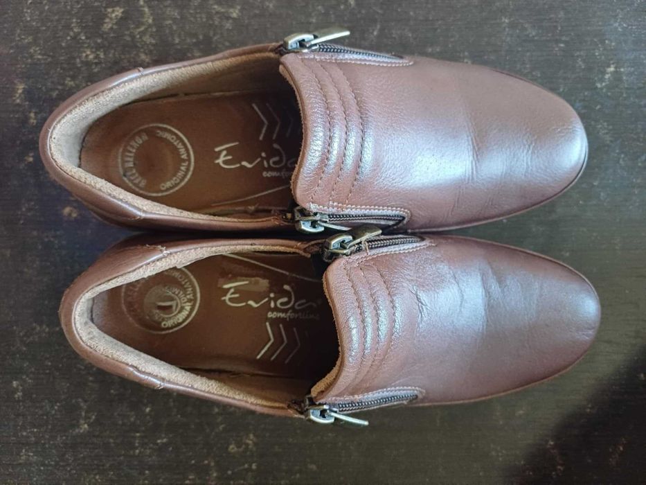 Pantofi foarte comozi, din piele
