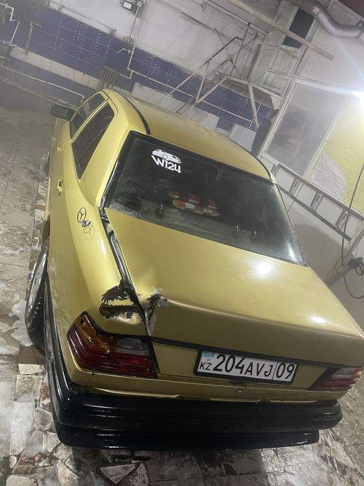 Mercedes benz E200 89год