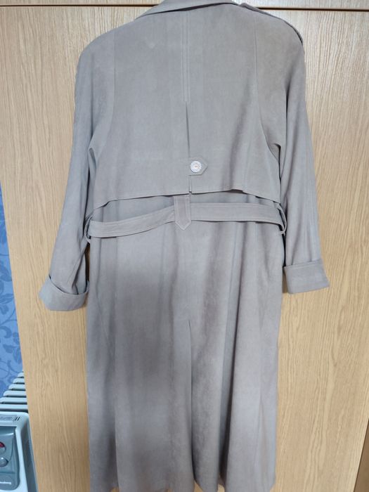 Плащ бежевого цвета