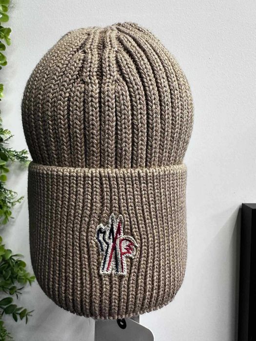 Зимна шапка Moncler - нова