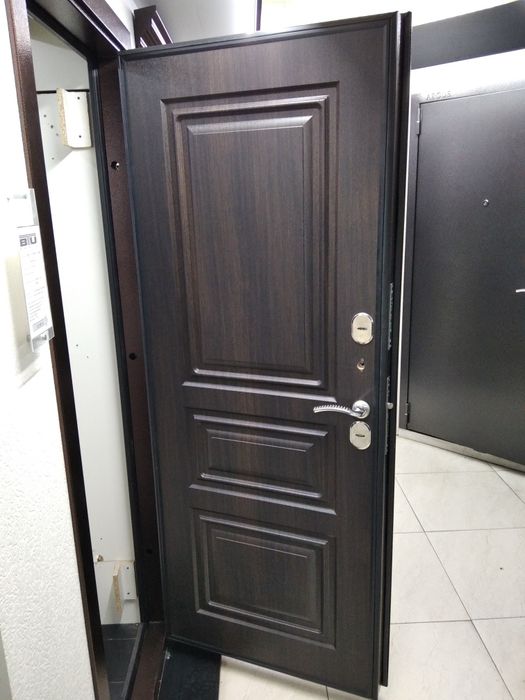Двери входные со склада