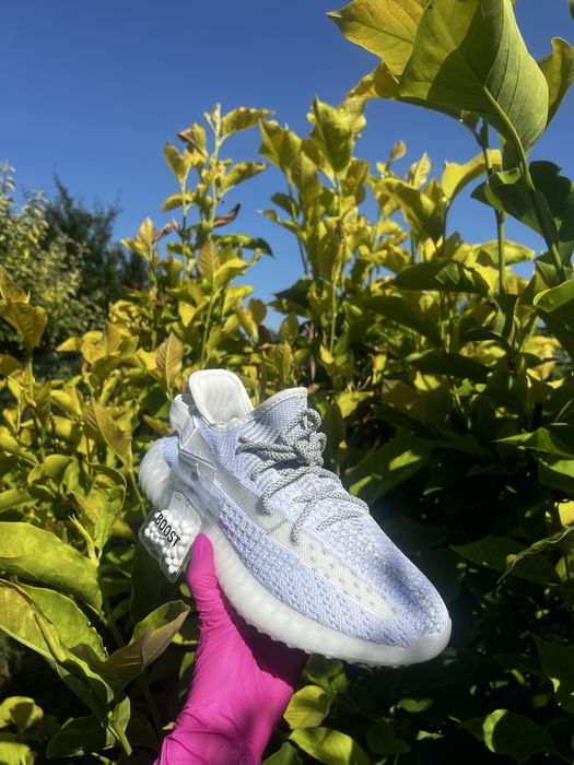 Yeezy 350 din spuma