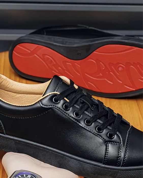 Кроссовки в стиле louboutin