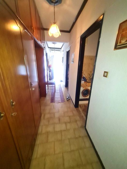 Продава 2 ет къща 240 м2 с двор 1200 м2 в Аспровалта, Гърция