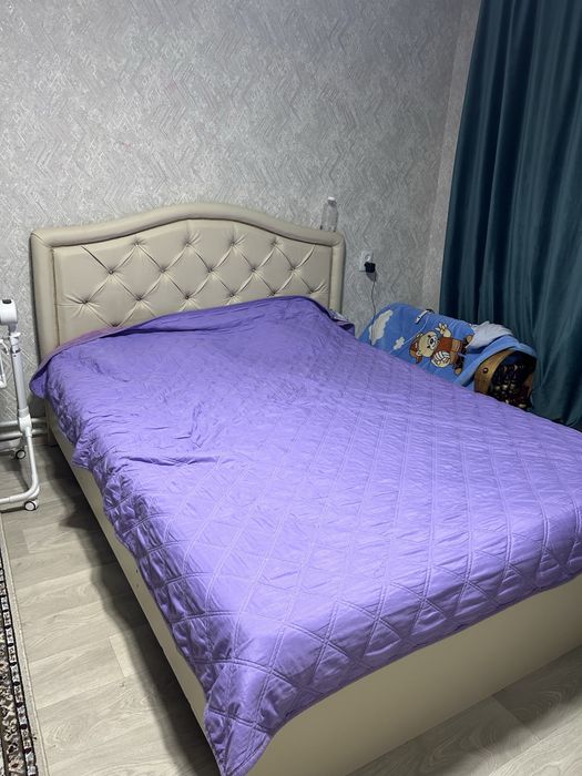 Продам кровать с матрасом вместе с комодом