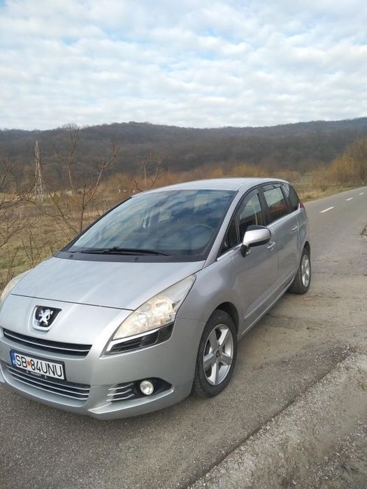 Vînd Peugeot 5008