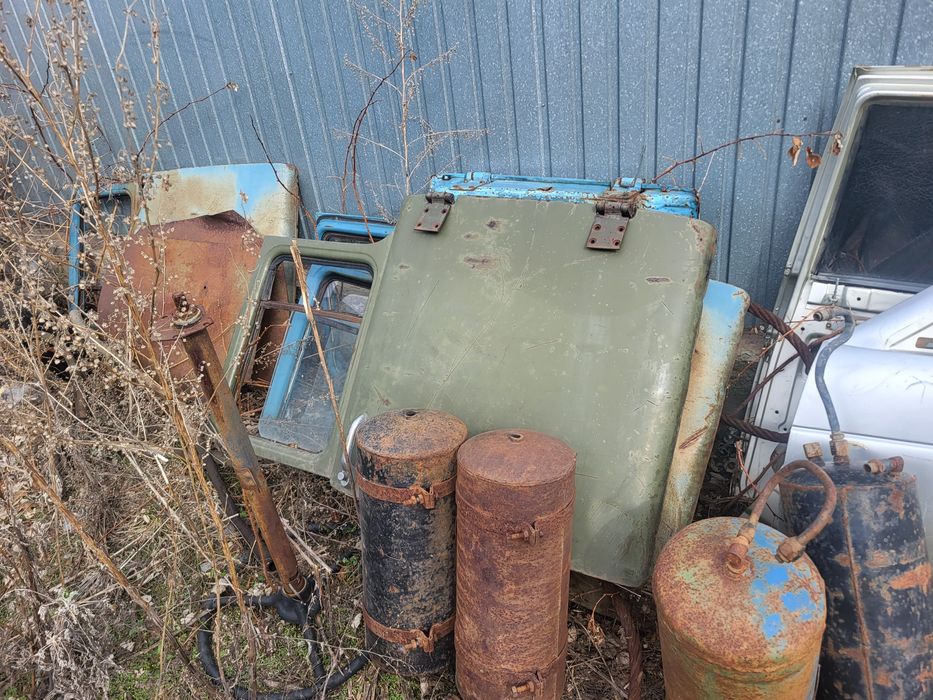 Продам запчасти на зил 130