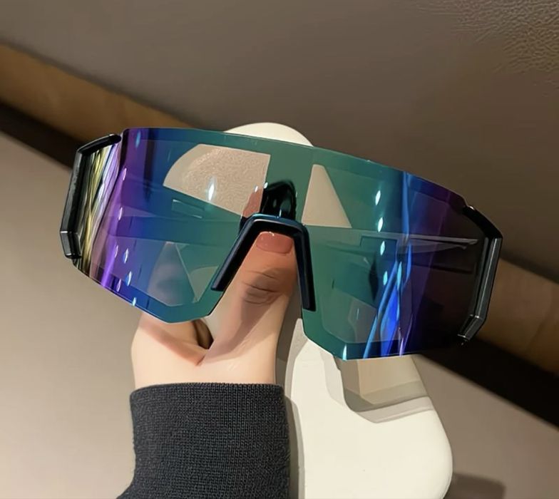 Очки спортивные.