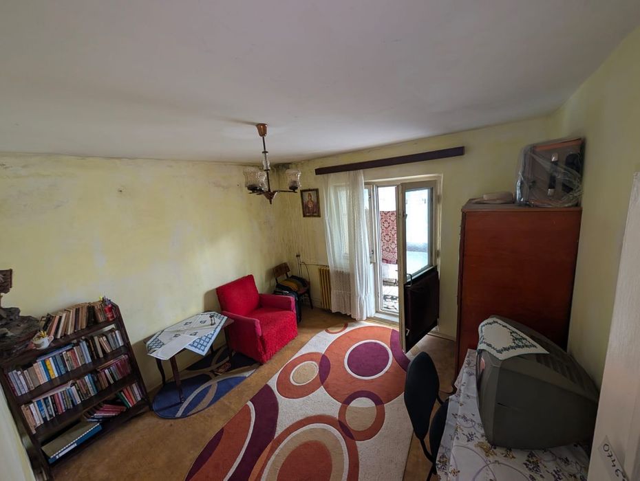 Apartament 2 camere, decomandat - zonă centrală