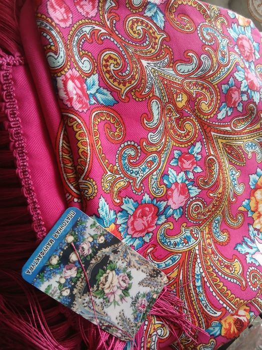 Продам платок Новый