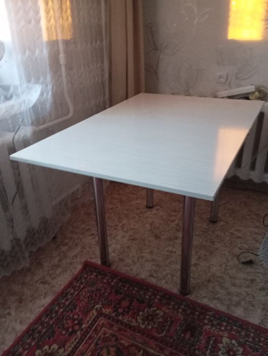Продам кухонный стол