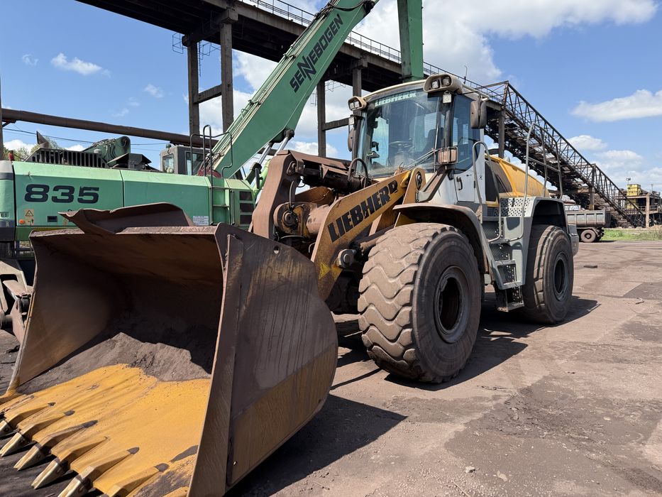 Se oferǎ spre inchiriere încǎrcător frontal Liebherr 566 2015 cu operator sau fara.