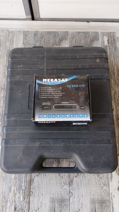 Сателитна чиния 40см и цифров приемник за кемпер 12v